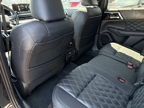 Used 2024 Mitsubishi Outlander 4WD Plug-In Hybrid image 10