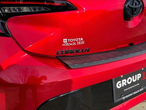 Used 2024 Toyota Corolla SE w/ SE Package image 31