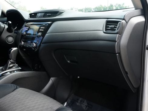 Used 2017 Nissan Rogue SV image 21