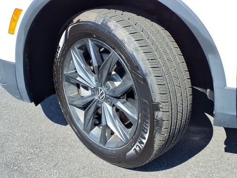 Used 2024 Volkswagen Tiguan SE AWD/4WD image 8