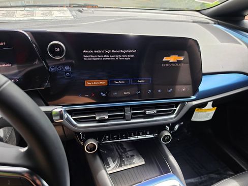 New 2026 Chevrolet Equinox EV LT AWD/4WD image 25