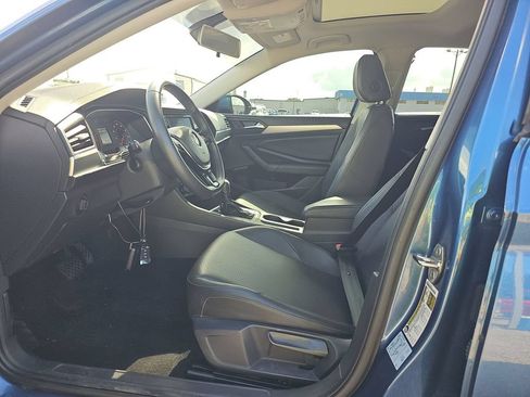 Used 2020 Volkswagen Jetta SE FWD image 3