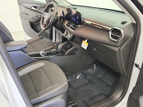 Used 2025 Chevrolet TrailBlazer LT AWD/4WD image 28