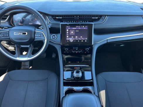 Used 2023 Jeep Grand Cherokee L Laredo image 14