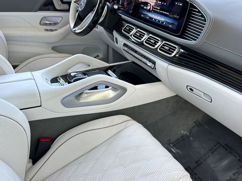 Certified 2025 Mercedes-Benz Maybach GLS 600 4MATIC image 36