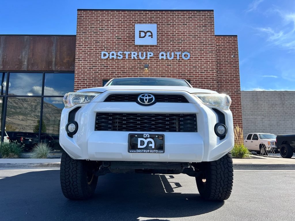 Used 2014 Toyota 4Runner SR5 AWD/4WD image 2
