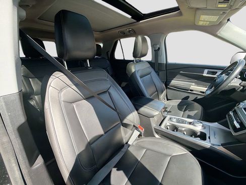 Used 2022 Ford Explorer XLT w/ Equipment Group 202A image 29