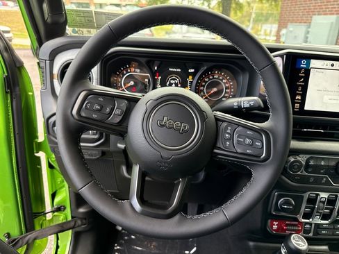 New 2025 Jeep Gladiator Willys image 14