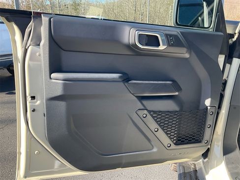 New 2025 Ford Bronco Outer Banks w/ Sasquatch Package image 17