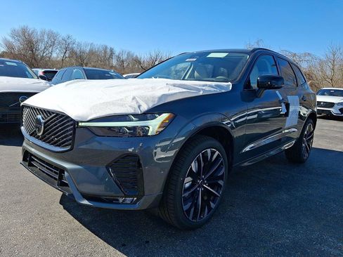 New 2026 Volvo XC60 B5 Ultra w/ Climate Package image 2