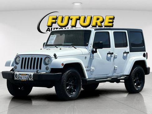 Used 2017 Jeep Wrangler Unlimited Sahara w/ Connectivity Group AWD/4WD image 8