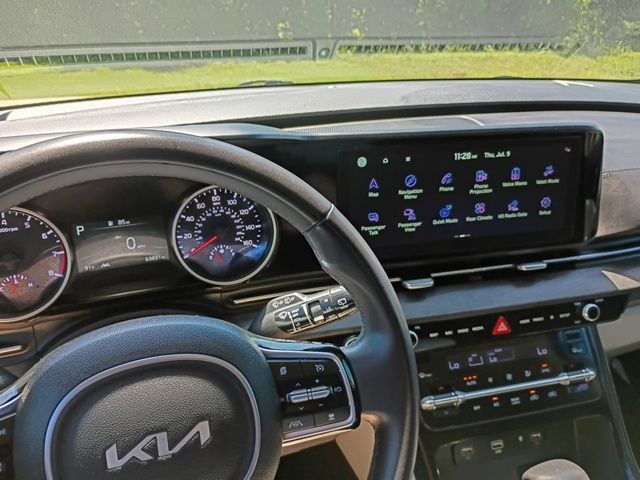 Used 2024 Kia Carnival EX FWD image 19