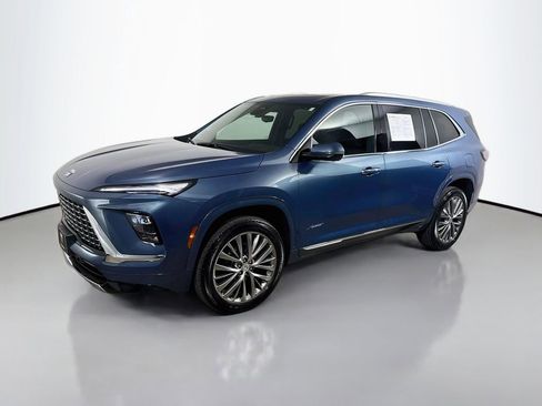 Used 2026 Buick Enclave Avenir AWD/4WD image 3
