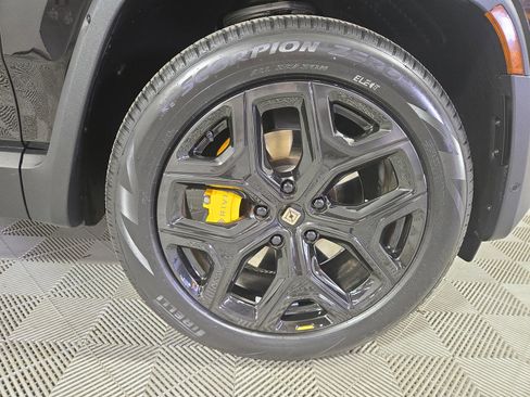 Used 2024 Rivian R1S Adventure AWD/4WD image 11