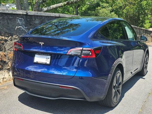 Used 2024 Tesla Model Y Long Range RWD image 11