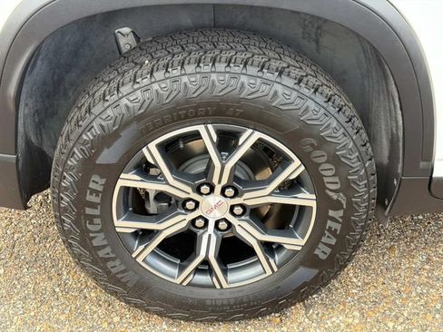 Used 2024 GMC Acadia AT4 w/ Super Cruise Package AWD/4WD image 5