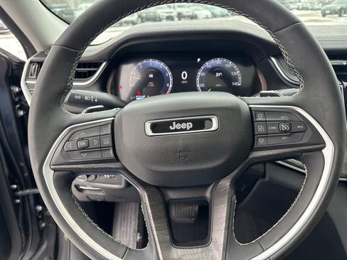 Used 2023 Jeep Grand Cherokee Limited image 30