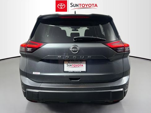 Used 2024 Nissan Rogue S FWD image 5