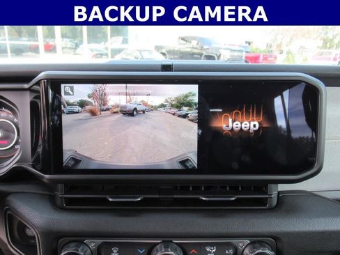 Used 2026 Jeep Gladiator Sport AWD/4WD image 2