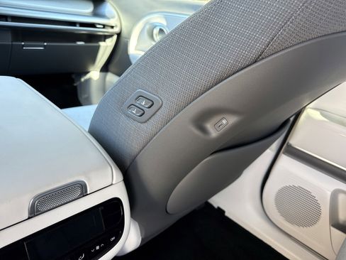 New 2026 Hyundai Ioniq 9 SE AWD/4WD image 16