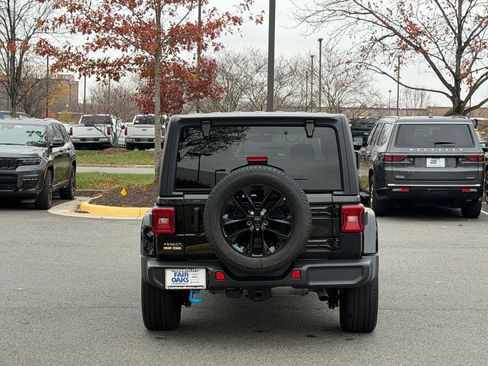 Used 2023 Jeep Wrangler Unlimited Sahara image 8