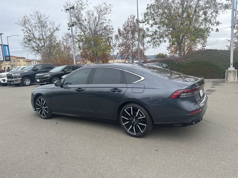 Used 2024 Honda Accord Touring image 4