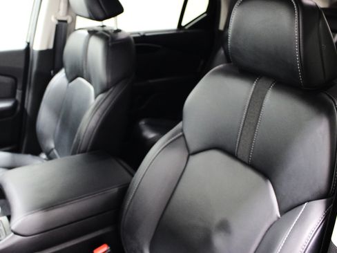 Used 2025 Honda Pilot EX-L image 4