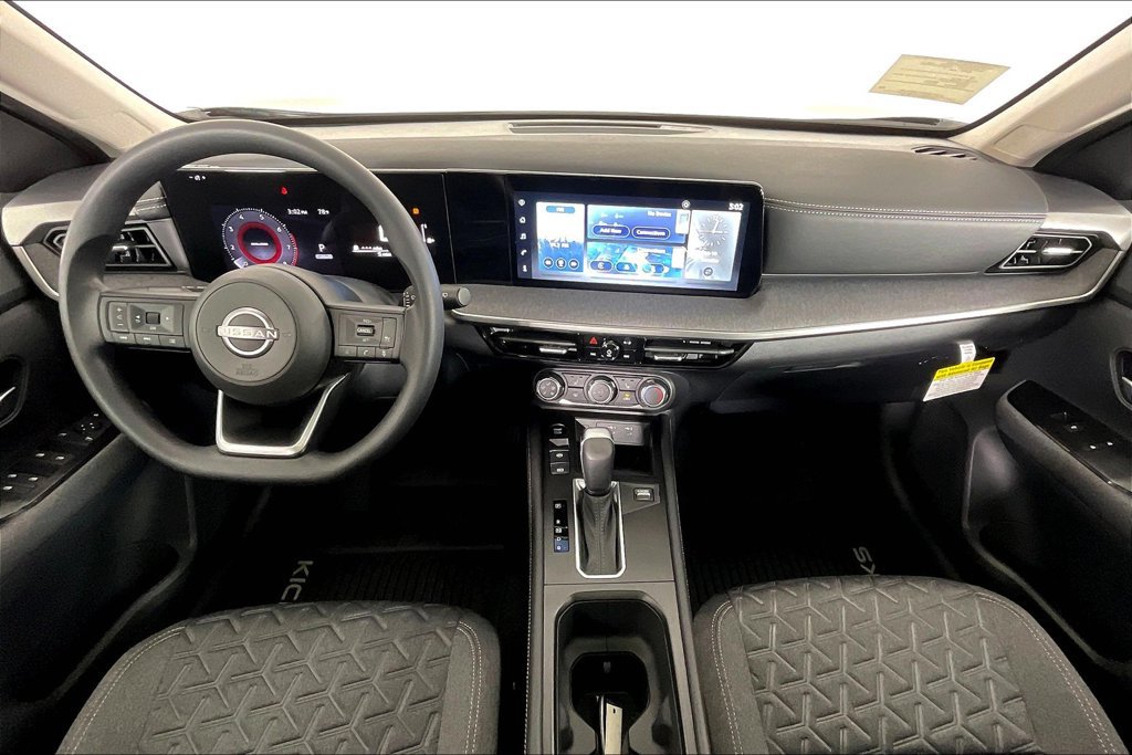 Used 2025 Nissan Kicks SV w/ SV Premium Package AWD/4WD image 2