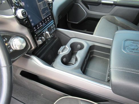 Used 2022 RAM 1500 Laramie AWD/4WD image 22