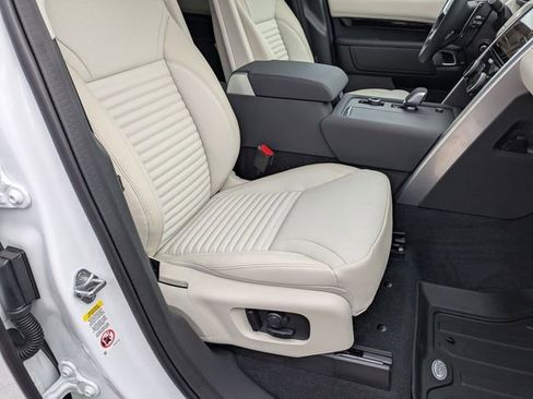 New 2026 Land Rover Discovery S image 18