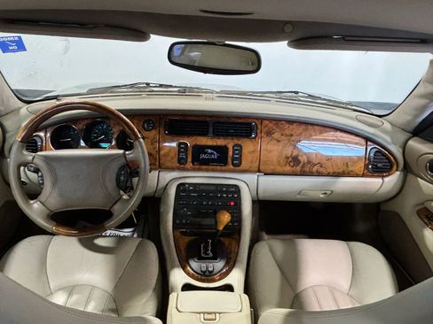 Used 2000 Jaguar XK8 Convertible RWD image 23
