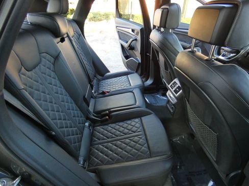 Used 2019 Audi SQ5 Premium Plus w/ Premium Plus Package image 38