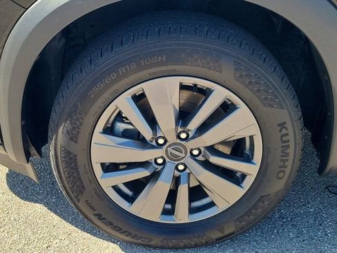 Certified 2025 Nissan Pathfinder SV FWD image 12