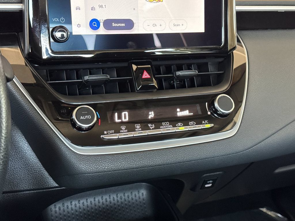 Used 2025 Toyota Corolla LE FWD image 18