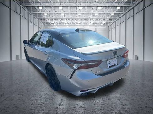 Used 2022 Toyota Camry XSE FWD image 3