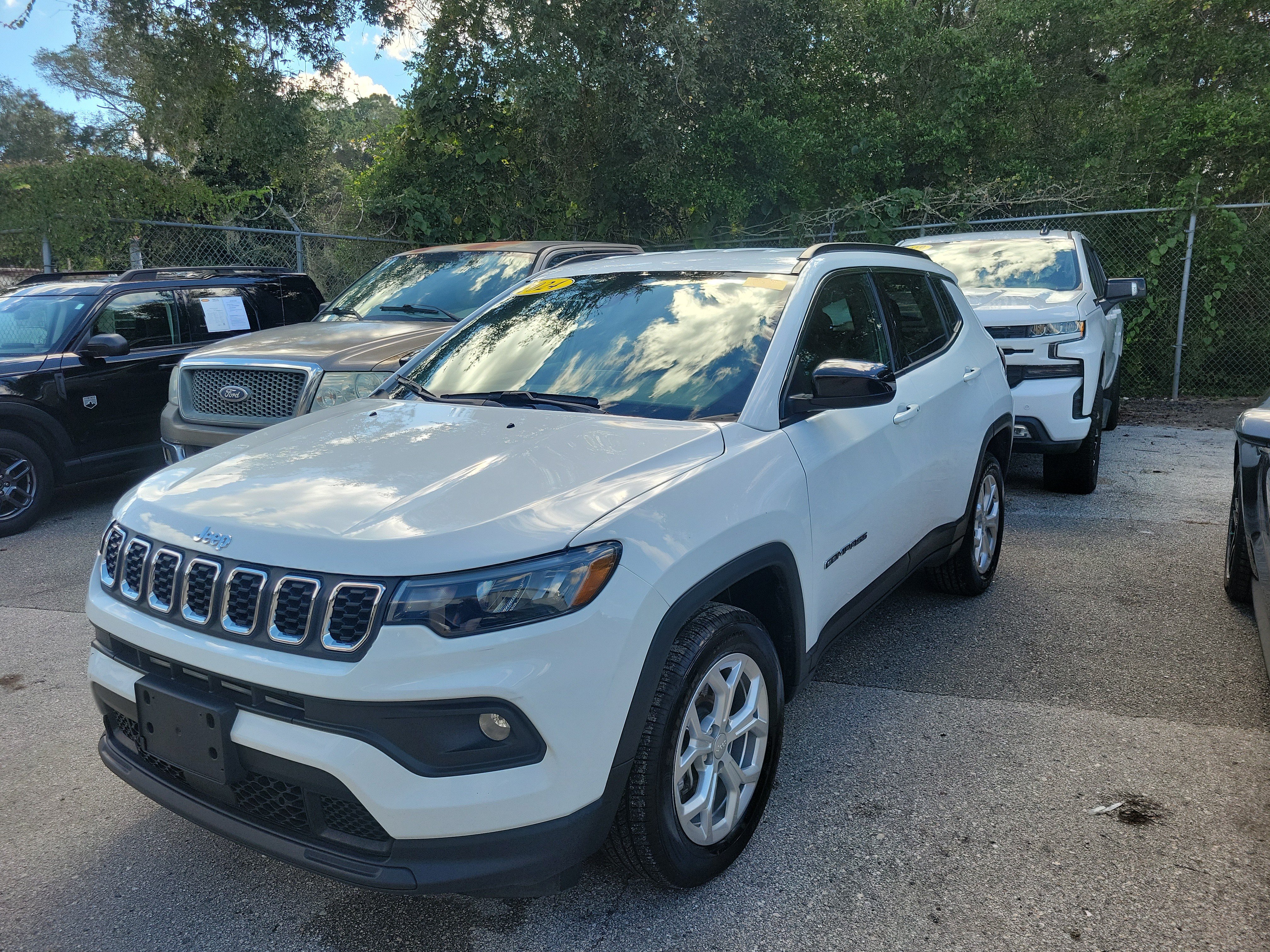 Used 2024 Jeep Compass Latitude AWD/4WD image 1