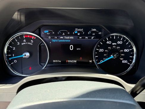 Used 2022 Ford F250 Lariat w/ Lariat Value Package AWD/4WD image 18
