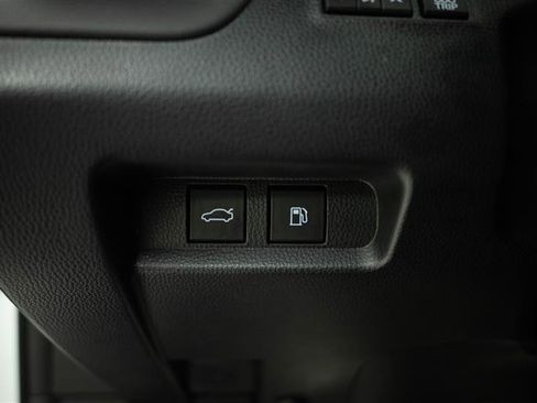 Used 2025 Toyota Crown w/ Carpet Mat Package (TMS) image 30