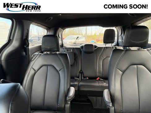 Used 2026 Chrysler Pacifica Select w/ S Appearance Package FWD image 10