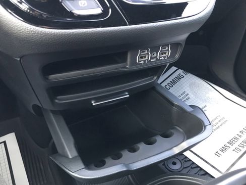 New 2025 Chrysler Pacifica Select w/ Fav Edition Package image 28