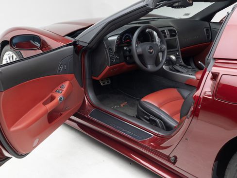 Used 2007 Chevrolet Corvette Coupe w/ Preferred Equipment Group RWD image 6
