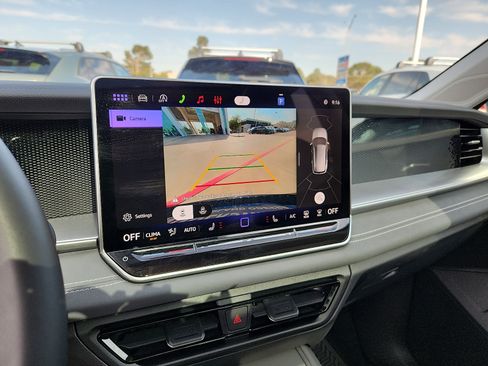 New 2026 Volkswagen Tiguan SE FWD image 18