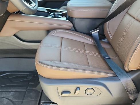 New 2026 Chevrolet Suburban High Country AWD/4WD image 8