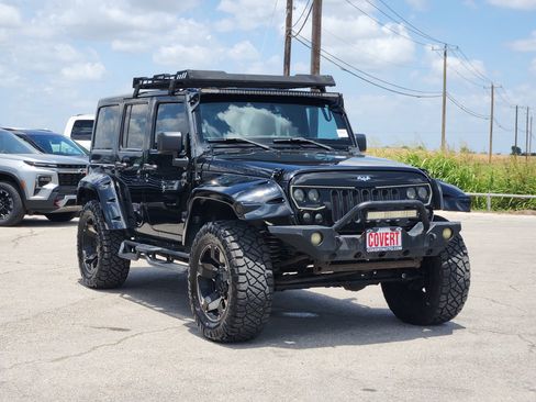 Used 2015 Jeep Wrangler Unlimited Sahara AWD/4WD image 3