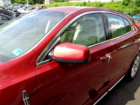 Used 2014 Lincoln MKS image 11