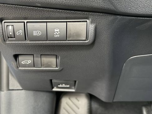 Used 2026 Toyota Corolla Cross XLE w/ Convenience Package FWD image 19