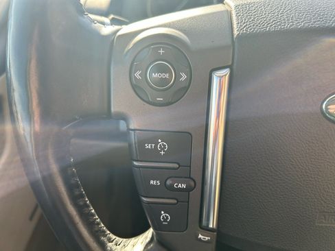 Used 2014 Land Rover LR2 HSE image 18