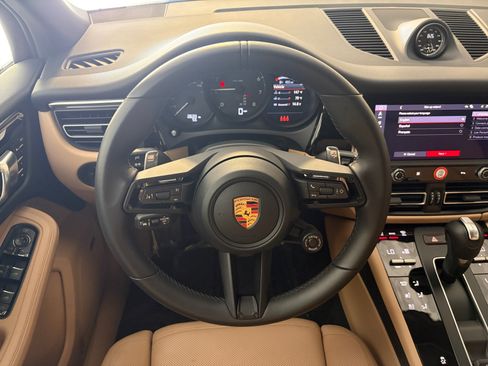 Certified 2026 Porsche Macan AWD/4WD image 36