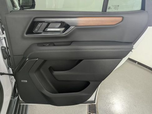 Used 2025 GMC Yukon Denali w/ Denali Reserve Package AWD/4WD image 25