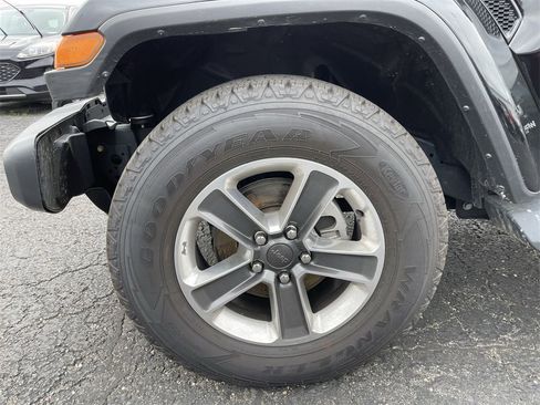 Used 2022 Jeep Wrangler Unlimited Sahara image 10